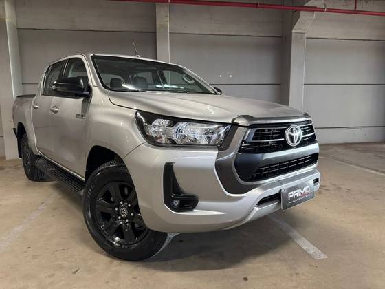 TOYOTA HILUX 2.8 D-4D TURBO DIESEL CD SR 4X4 AUTOMÁTICO TOYOTA HILUX 2.8 D-4D TURBO DIESEL CD SR 4X4 AUTOMÁTICO
